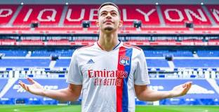 Халф на Брест премина в Лион 